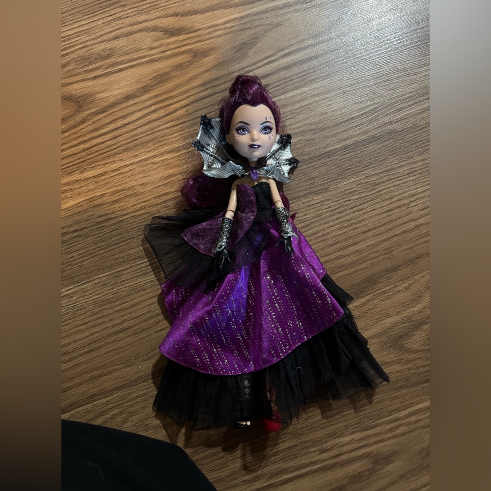 Ever After High Throne  Doll READ DESCRIPTION